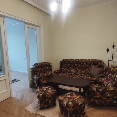 Location d’un appartement chaleureux de 3 pièces au centre de Varna, Bulgarie